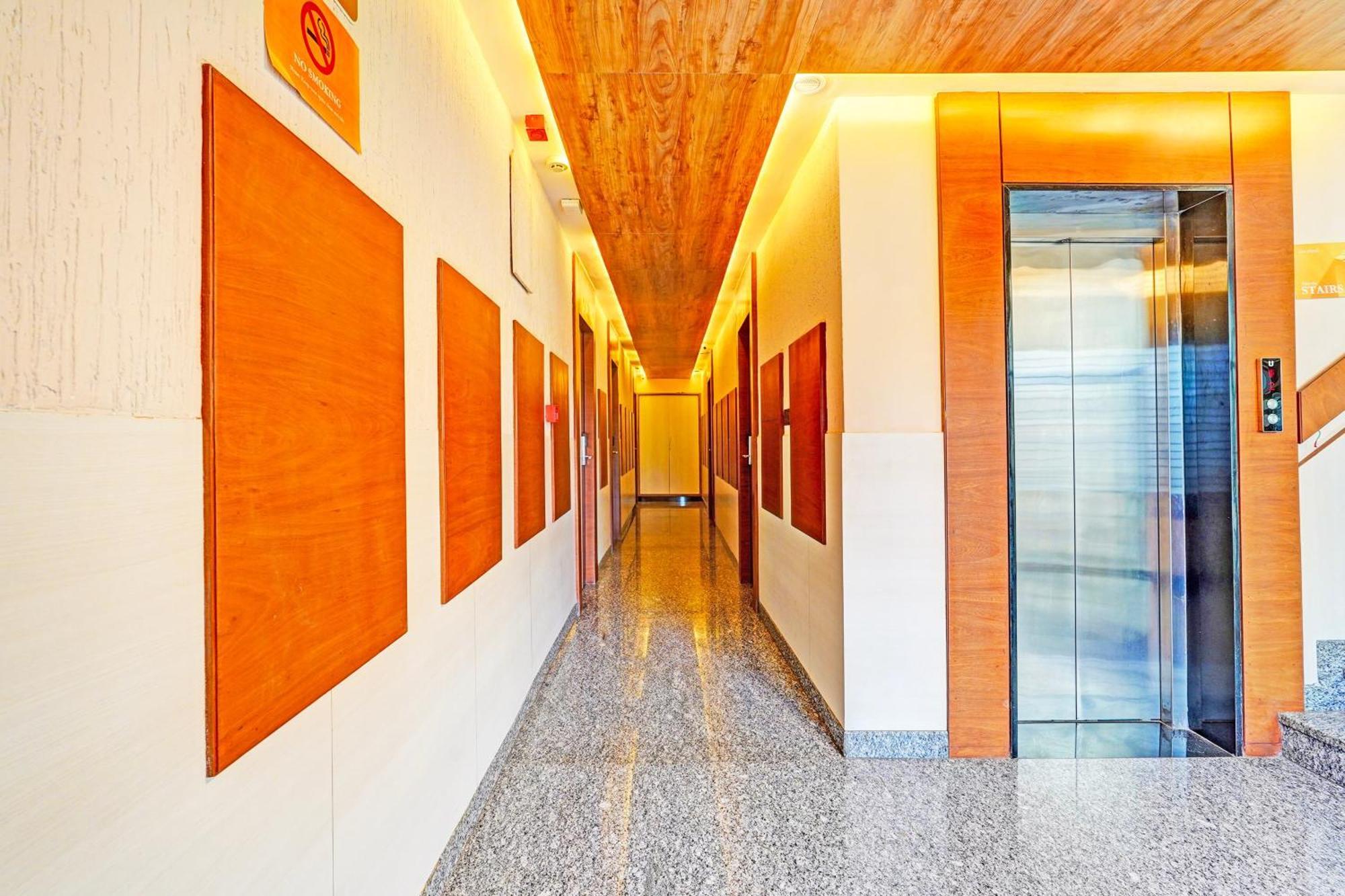 Super Townhouse Indiranagar Hotel Bangalore Eksteriør billede