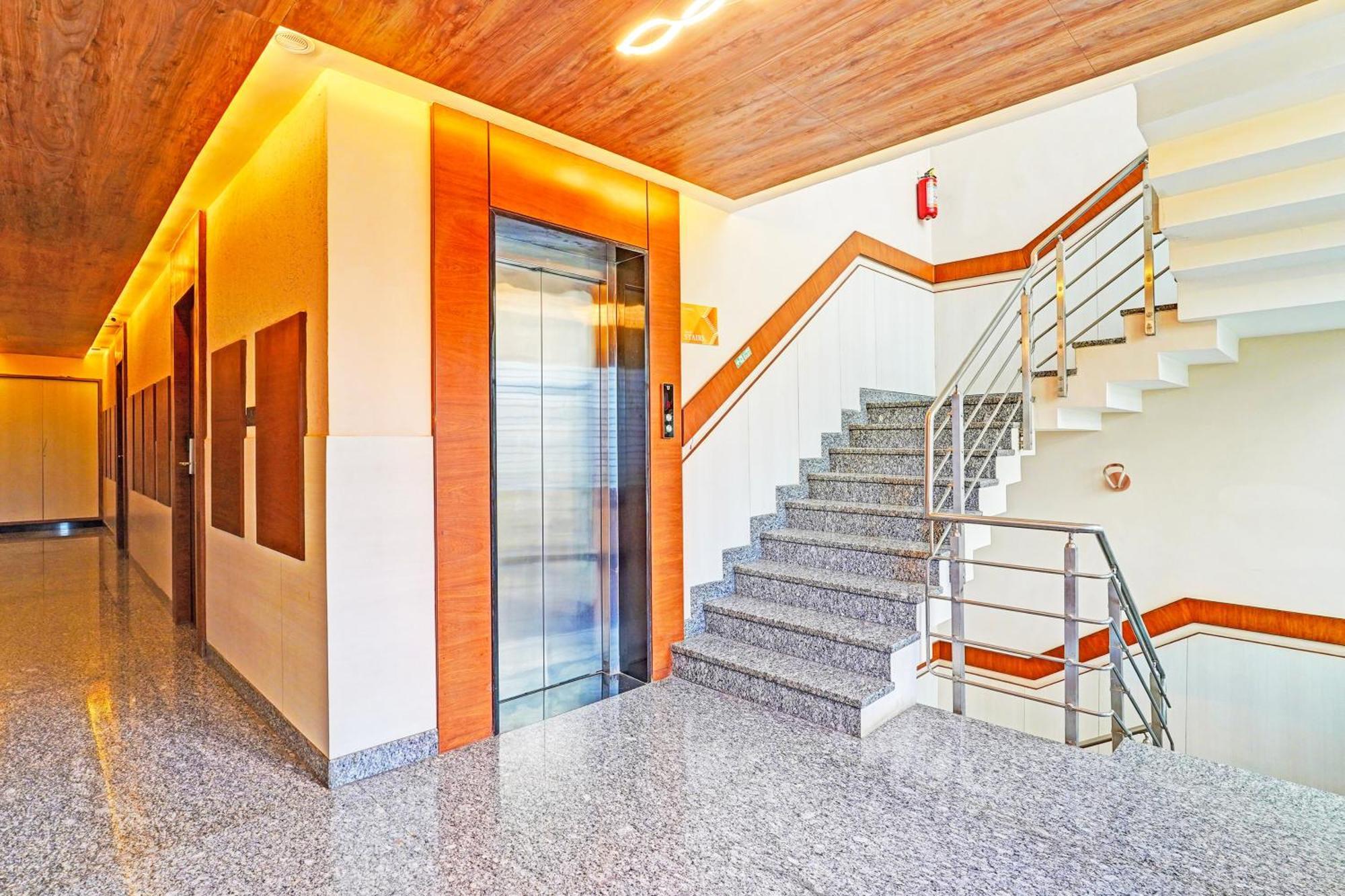 Super Townhouse Indiranagar Hotel Bangalore Eksteriør billede